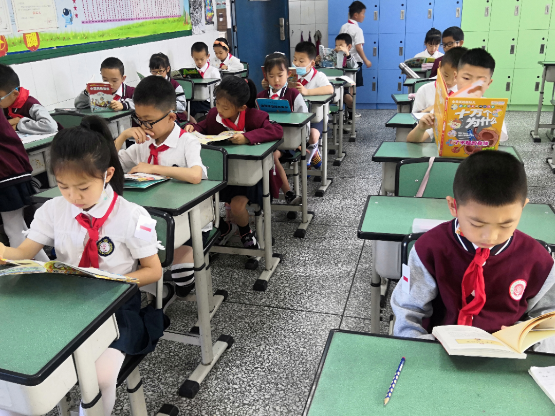 与书同行，不负春光——记天府新区华阳实验小学读书月活动