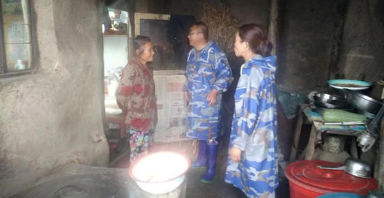 金山乡：干部群众齐上阵，筑牢防汛同心堤
