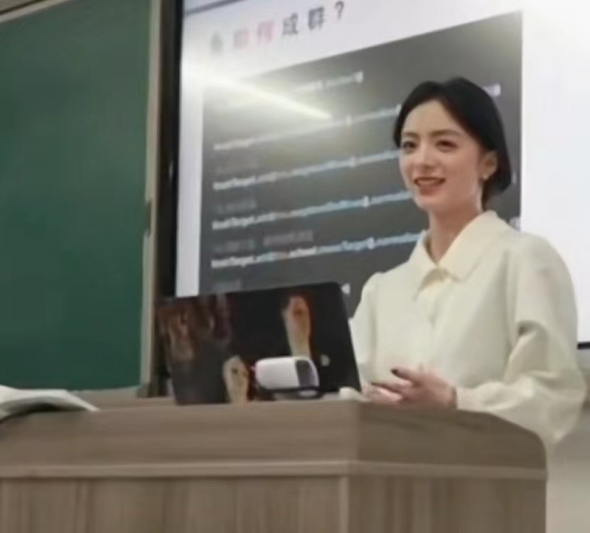 北科大女教师“撞脸”明星，集美貌与才华于一身，学生争抢来上课