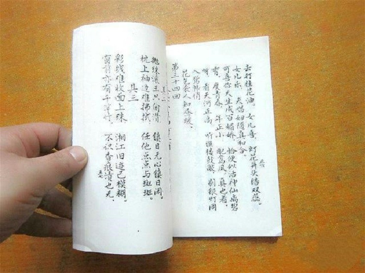 山西老汉张喜才：苦练书法50年，8年抄完四大名著，却被批无意义