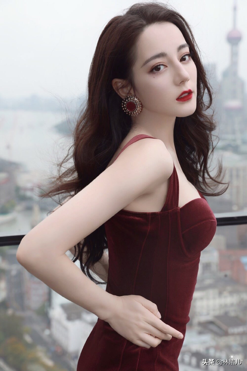 谁会不想成为迪丽热巴呢？同款魅惑妆容教学，打造立体感混血美颜