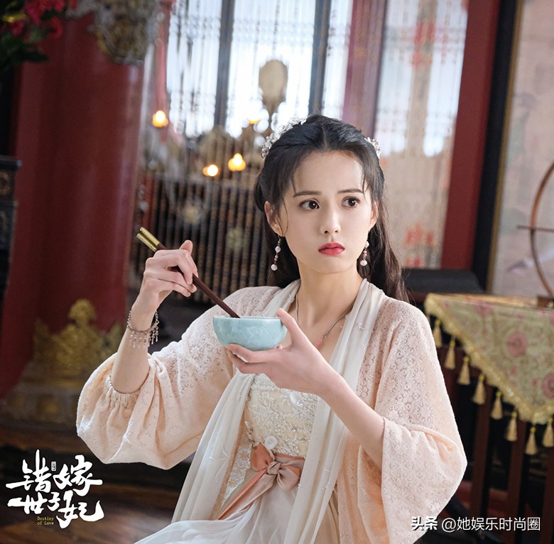 官鸿新剧《错嫁世子妃》来袭，化身腹黑傲娇王爷，女主古装太惊艳