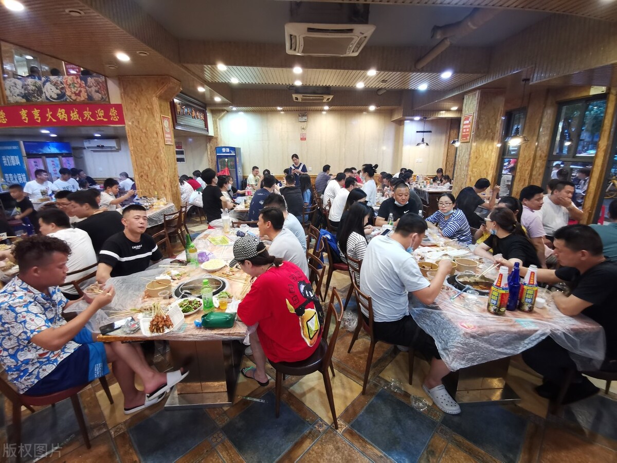 重庆一家火锅店利用“免费吃火锅”，一年进账263万，进来学套路