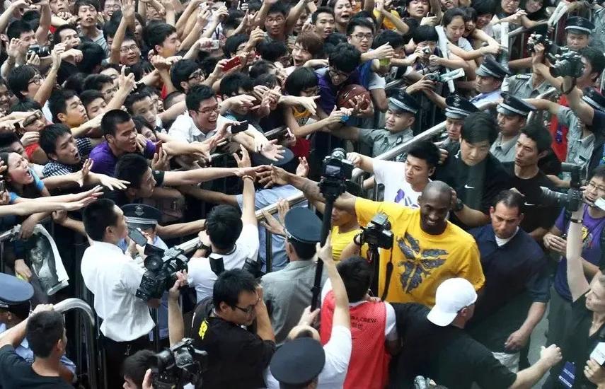 为什么nba在国际上受欢迎（科比在中国，为什么如此受欢迎）