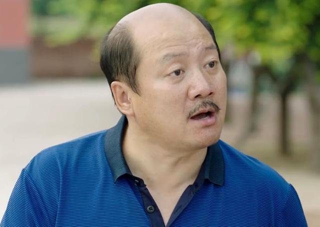 从小角色到《乡村爱情》中的"谢广坤",唐鉴军一天天被观众熟知,并且
