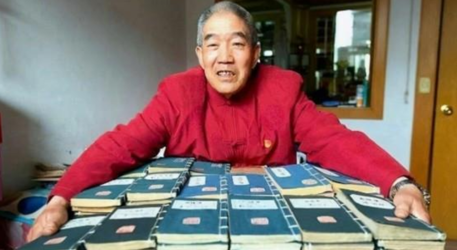 山西老汉张喜才：苦练书法50年，8年抄完四大名著，却被批无意义