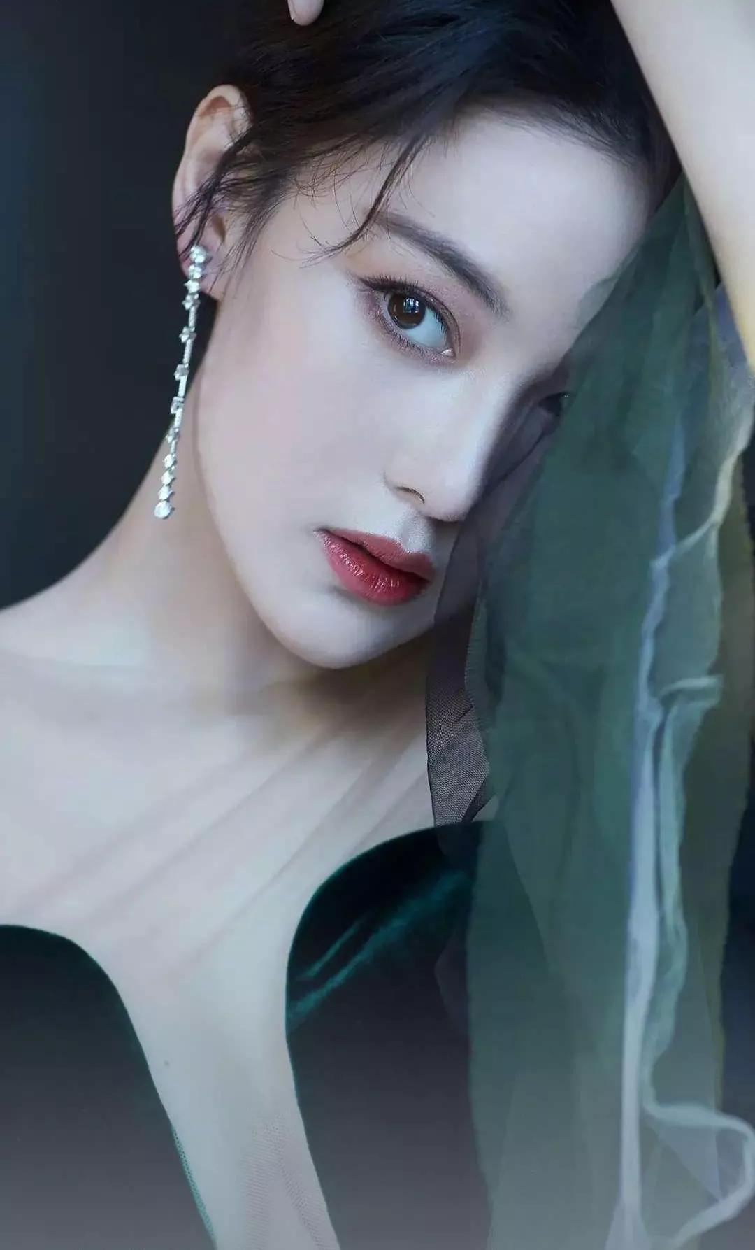 手机桌面，明星古力娜扎、张馨予、鞠婧祎和刘诗诗