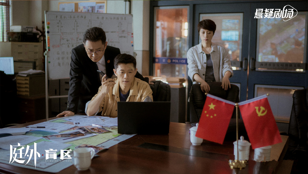 《庭外》首播，夏雨自带精彩，罗晋依旧文雅，快节奏商业刑侦剧