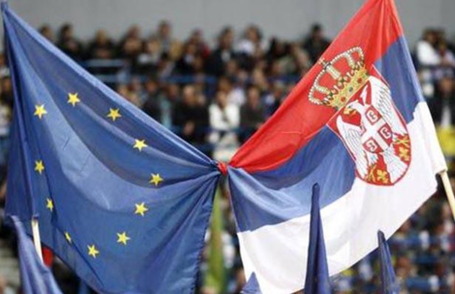 塞尔维亚的悲哀：实力不足又没有大国依托，立足世界全靠卑微妥协