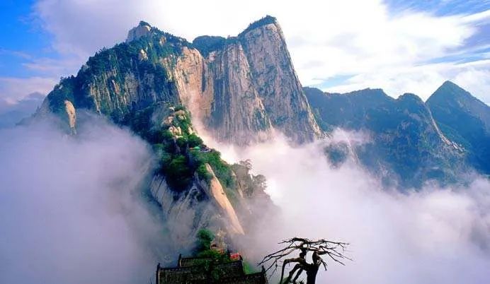 最为有名的是"泰山四大奇观",泰山日出,云海玉盘,晚霞夕照,黄河金带