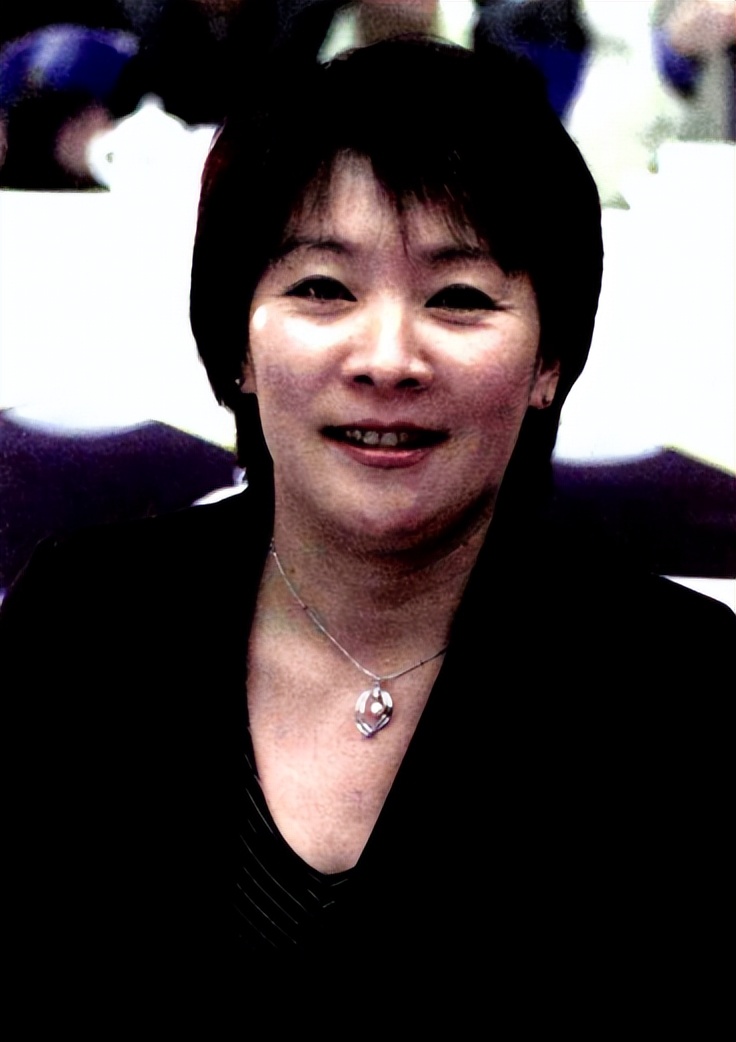 我国第一个奥运会冠军是谁（马燕红：中国首位体操奥运冠军，退役后赴美国，执教时遭白人刁难）