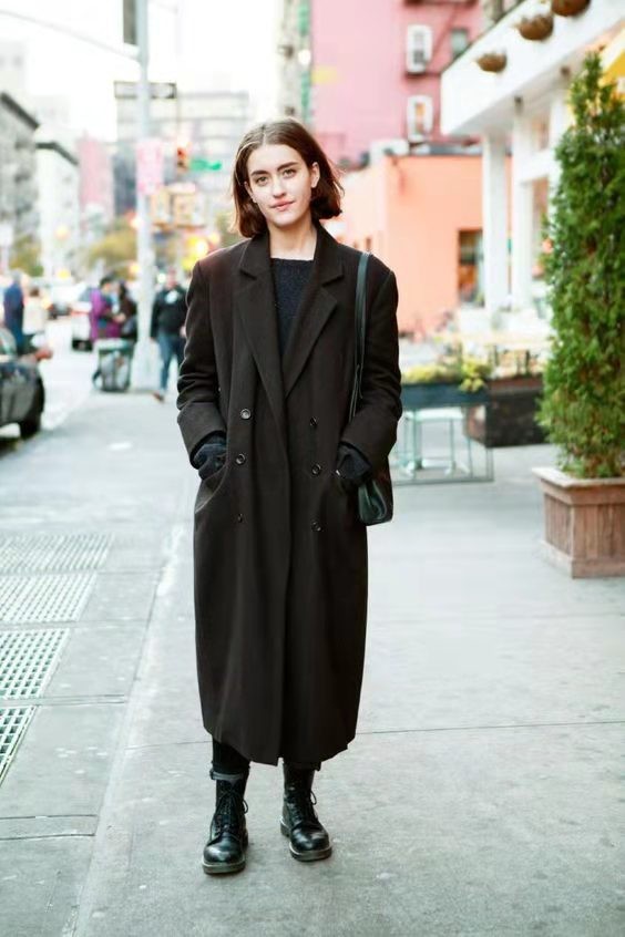 建议,小个子穿"大衣"还是配"马丁靴",上身洋气显瘦很显高