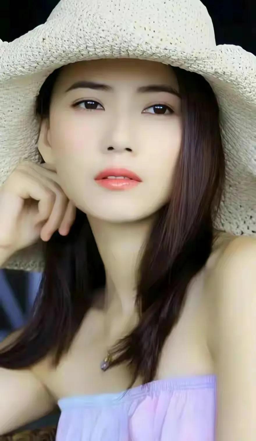 我觉得高圆圆的美是清新脱俗