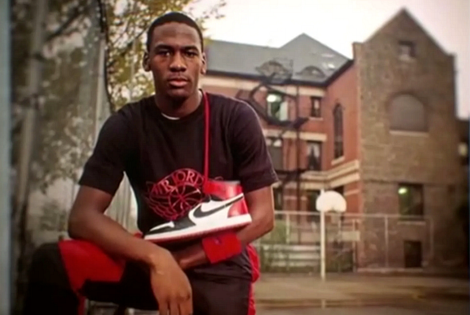 乔丹aj和耐克aj区别(84年耐克签约乔丹,开出3大附加条件,为何一个赛季