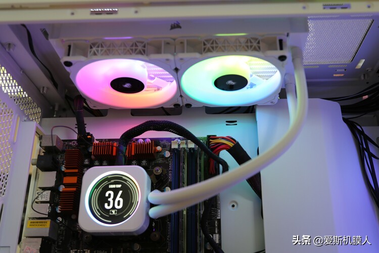 水冷也内卷：海盗船H100i Elite Capellix iCUE ELITE LCD升级套件开箱