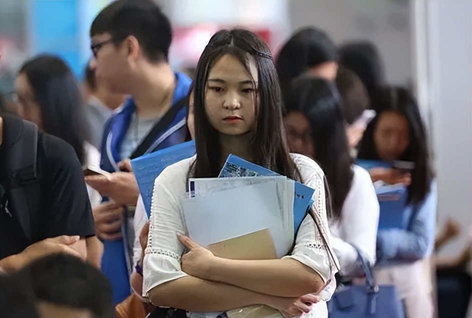 2022年毕业生就业有多难？要被卷哭了，女大学生的陈述引发共鸣