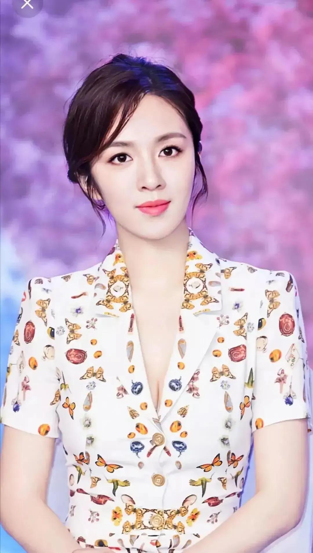 王晓晨，真心漂亮。看一眼，就觉得她很温柔