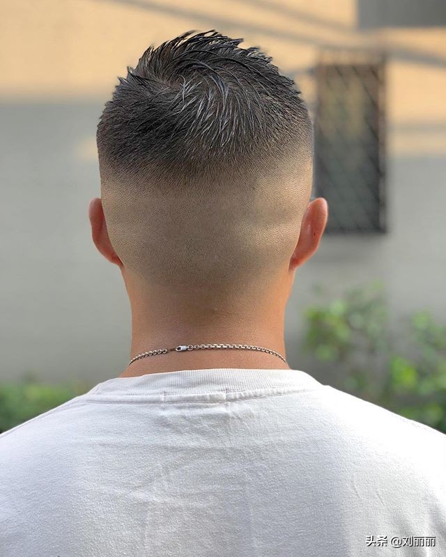 学校检查头发怎样显短（年底男发怎么剪）