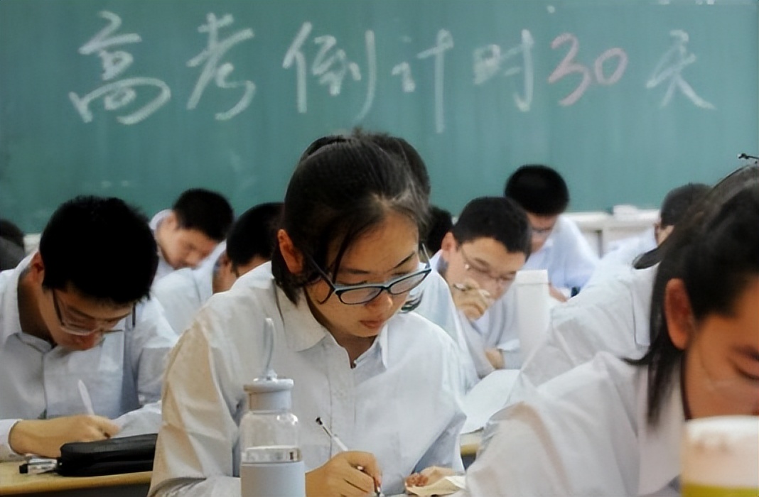 2022高考报名人数创新高，突破1100万，河南坐实“高考大省”之称