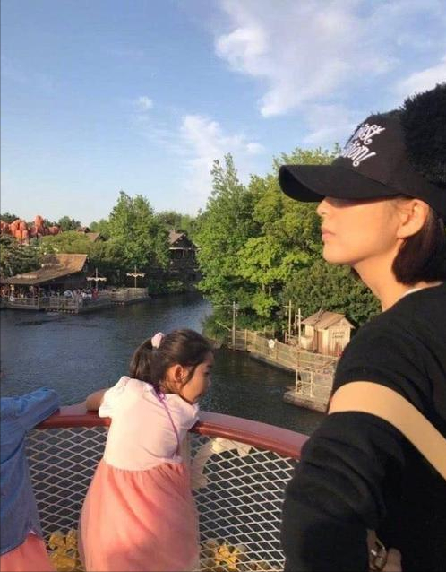 出道15年，爆红后绯闻不断，为何翟煦飞对他依旧不离不弃？