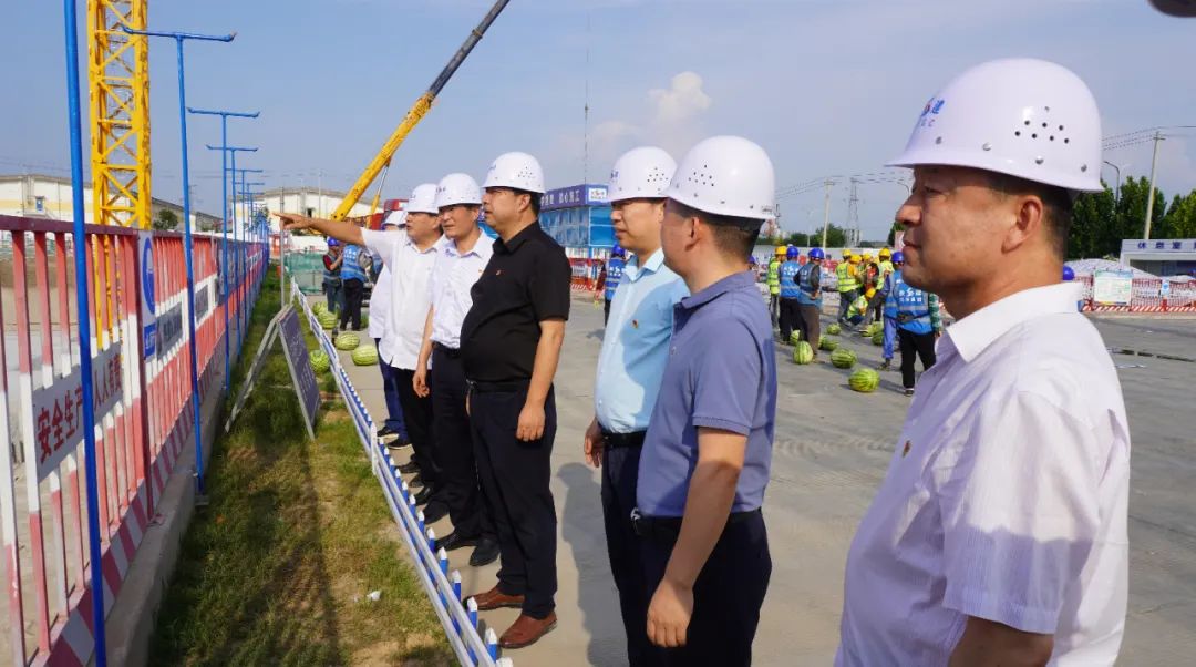 市卫健委领导慰问渭南市人民医院（市妇幼院）新院区项目建筑工人