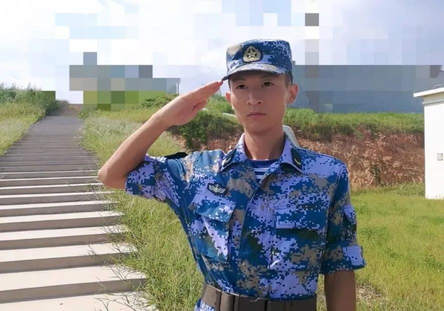 出生军人家庭，湖北娃服役海军，拿下新训第一名，退役后考研名校
