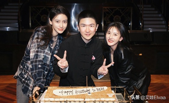 Angelababy离婚后首个生日大变样,穿裙戴假发,草地上许愿似精灵