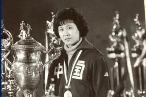 1981年女排世界杯4号(女排第一个世界冠军的队员今何在，你们还好吗？你们不应该被遗忘)