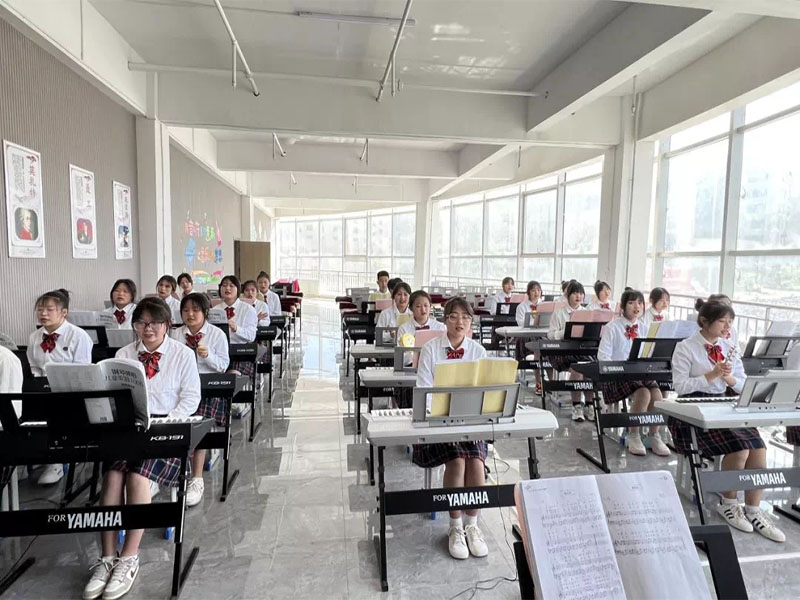 學(xué)前教育是什么（學(xué)前教育和幼兒教育的就業(yè)前景如何？初三畢業(yè)想當(dāng)幼師該怎么辦？）