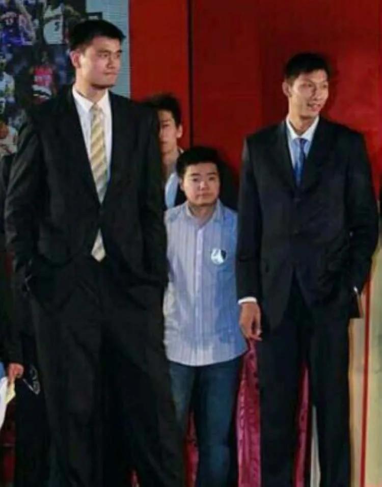 易建联进过nba哪些队（易建联职业生涯赚了多少钱呢？，他在美国和中国各赚了多少呢）