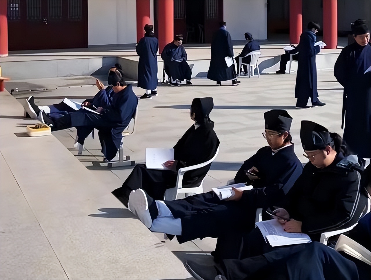 仙学院国内一所道教学院火了学生上课算卦叠元宝果真是神仙学校