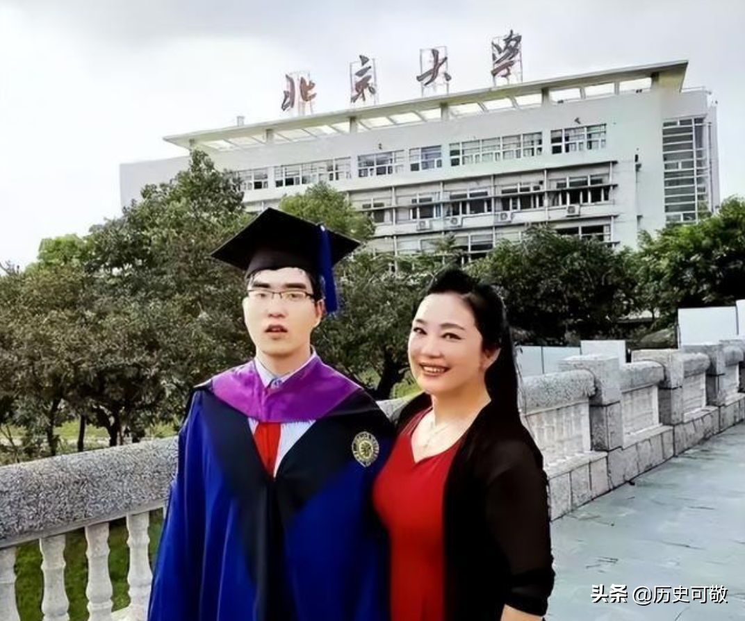 1988年湖北女子生下脑瘫儿，遭丈夫抛弃，儿子19年后考上北京大学