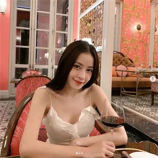 27岁越南女星变“华为”代言人！魔鬼身材太性感美艳