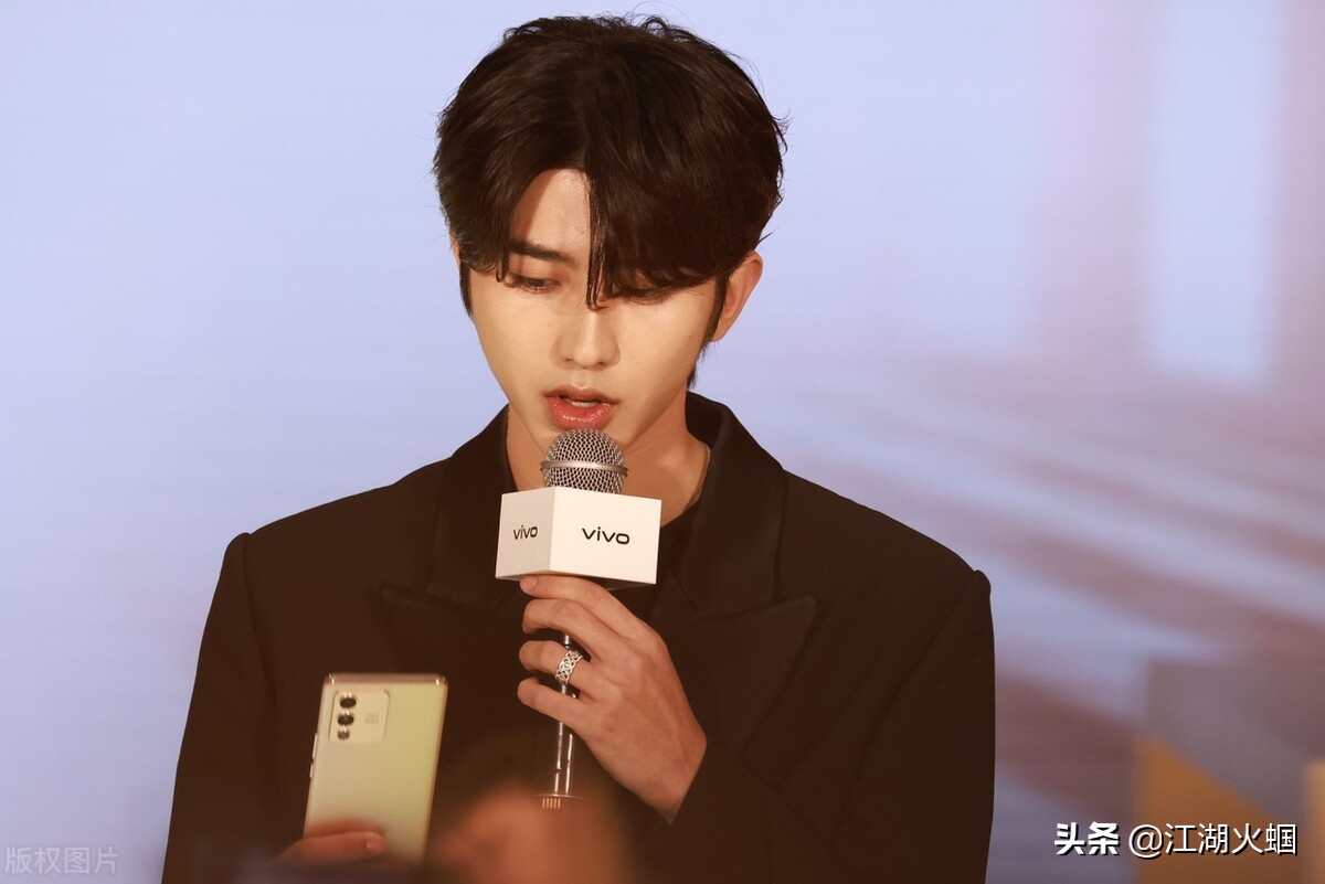 八卦：宋丹丹 江疏影 王一博 邓紫棋 王嘉尔 黄明昊 张翰 王鹤棣 阚清子