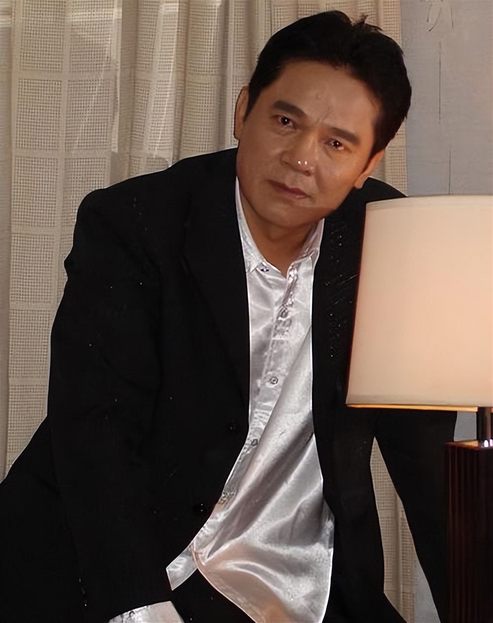 申军谊:为贾妮抛弃相伴6年发妻,为何却与她同居8年不结婚