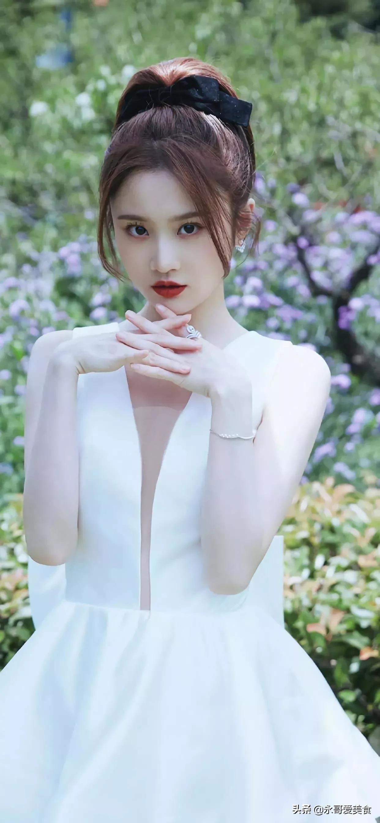 张慧雯，北舞美女演员，清新脱俗，靓丽迷人