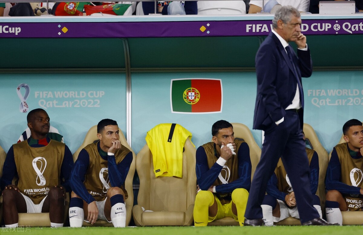 葡萄牙足协官方宣布国家队主帅桑托斯下课 穆里尼奥有望接任
