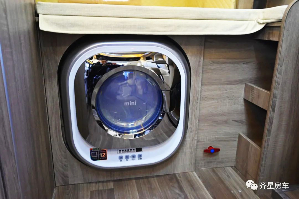 空间优化格局新导向！齐星依维柯额头升顶三拓展房车