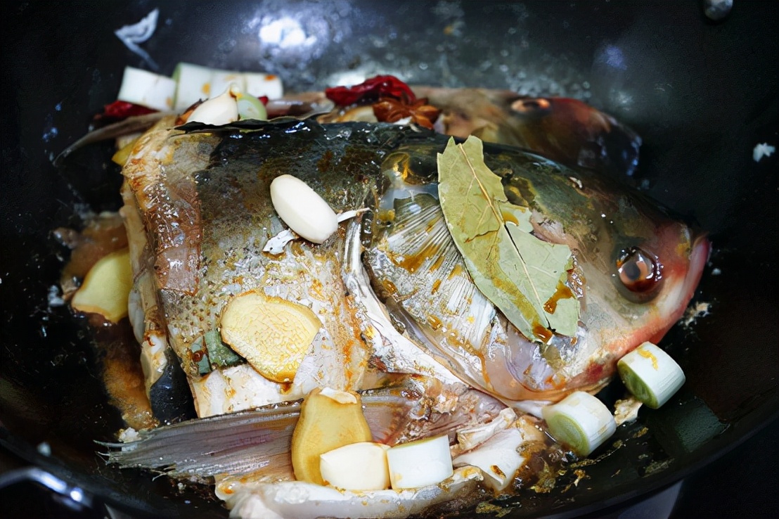 炖胖头鱼,味道鲜美超下饭,做法简单营养高