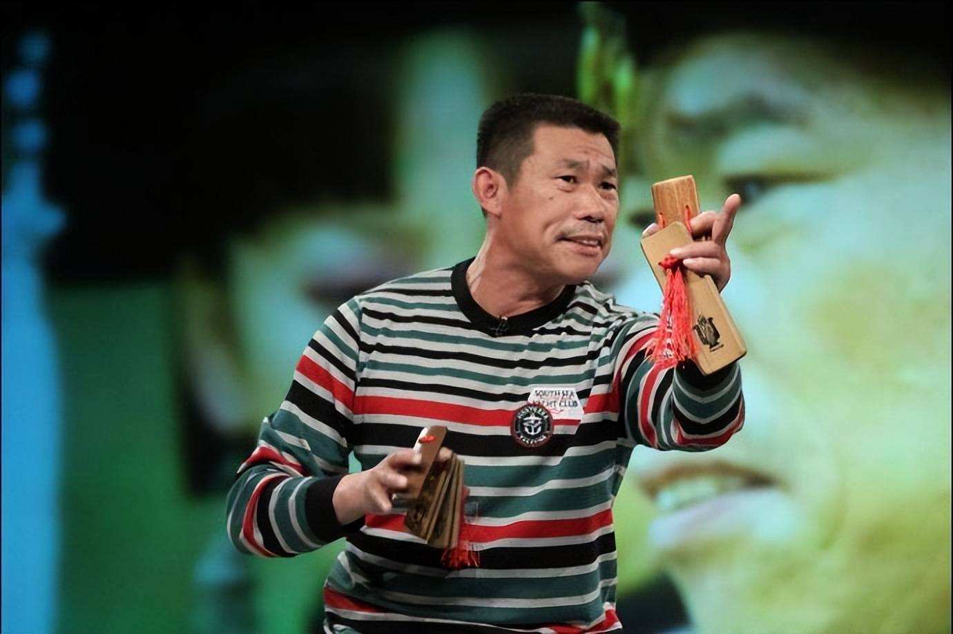 不凑巧的是,杨清文接受了教育.在高考落榜那一刻,他迷茫极了.