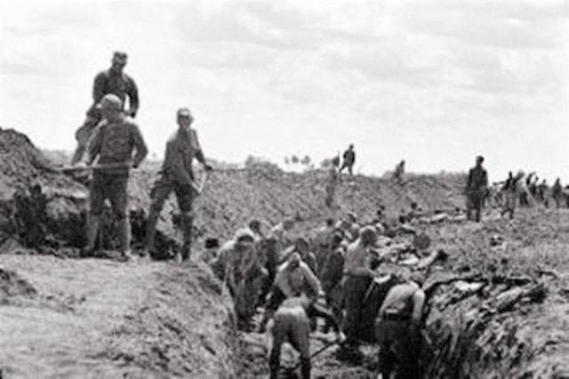 傅作义与陈明仁，为何在军中待遇差距很大？