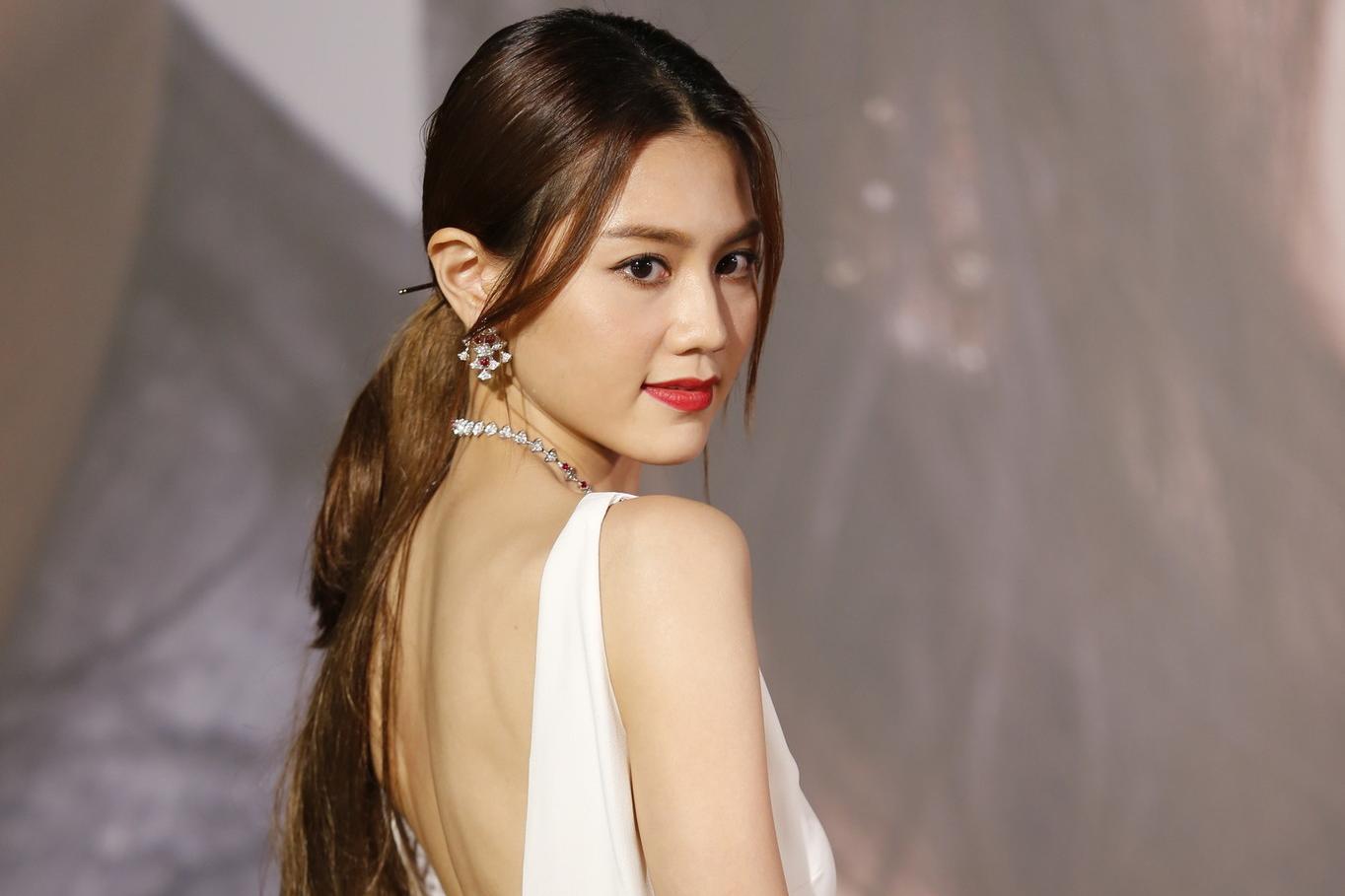 周秀娜迷人写真:性感尤物释放玲珑之味,魅力十足.