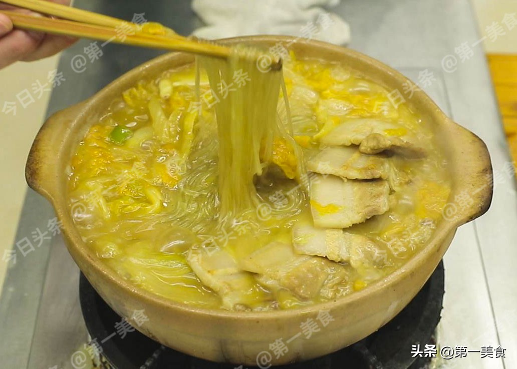 腌酸白菜，放料越多越难吃，只需放1味料，腌出来脆生生的，开胃