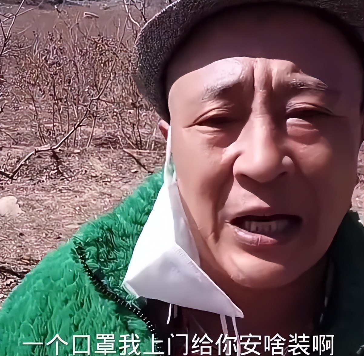 跟着赵本山赚不到钱？刘小光晒午饭：煎饼卷小葱，居住环境简陋