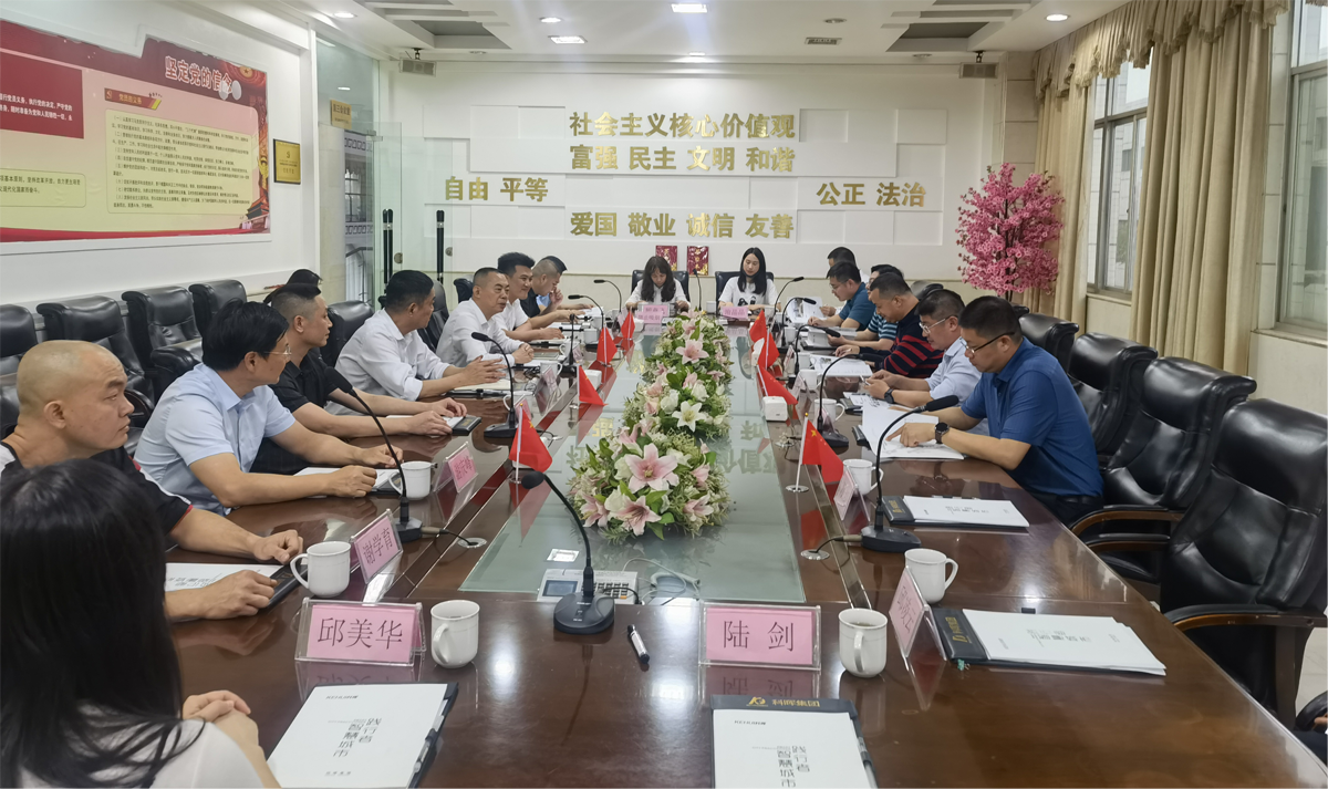 信豐縣政協(xié)主席溫巖松一行蒞臨科暉集團(tuán)考察