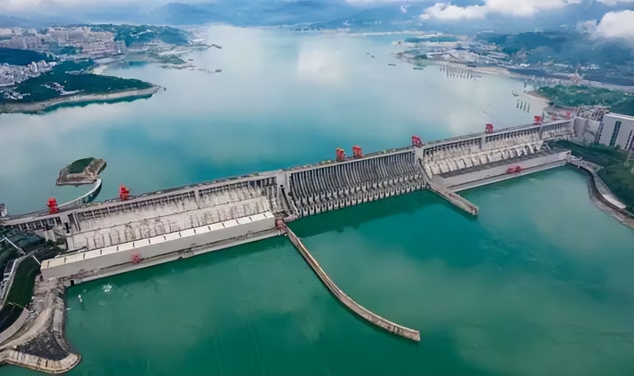 三峡大坝在哪里(世界第一坝三峡大坝,中国是咋把它建成的?