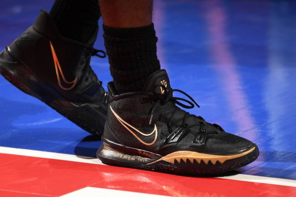 nba球员为什么穿欧文7（欧文欧神仙NBA赛场穿了哪些Nike Kyrie 7代篮球鞋经典回顾）