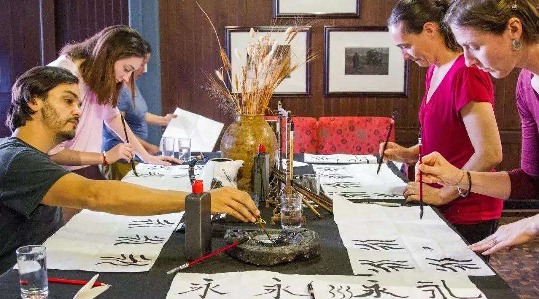 山西老汉张喜才：苦练书法50年，8年抄完四大名著，却被批无意义