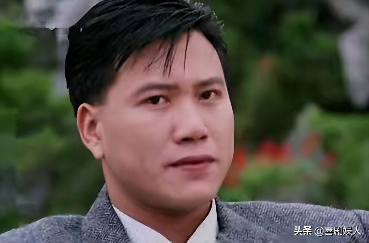 失业演员现状有多惨？摆地摊卖菜，当搬运工，怀着孕还在卖房