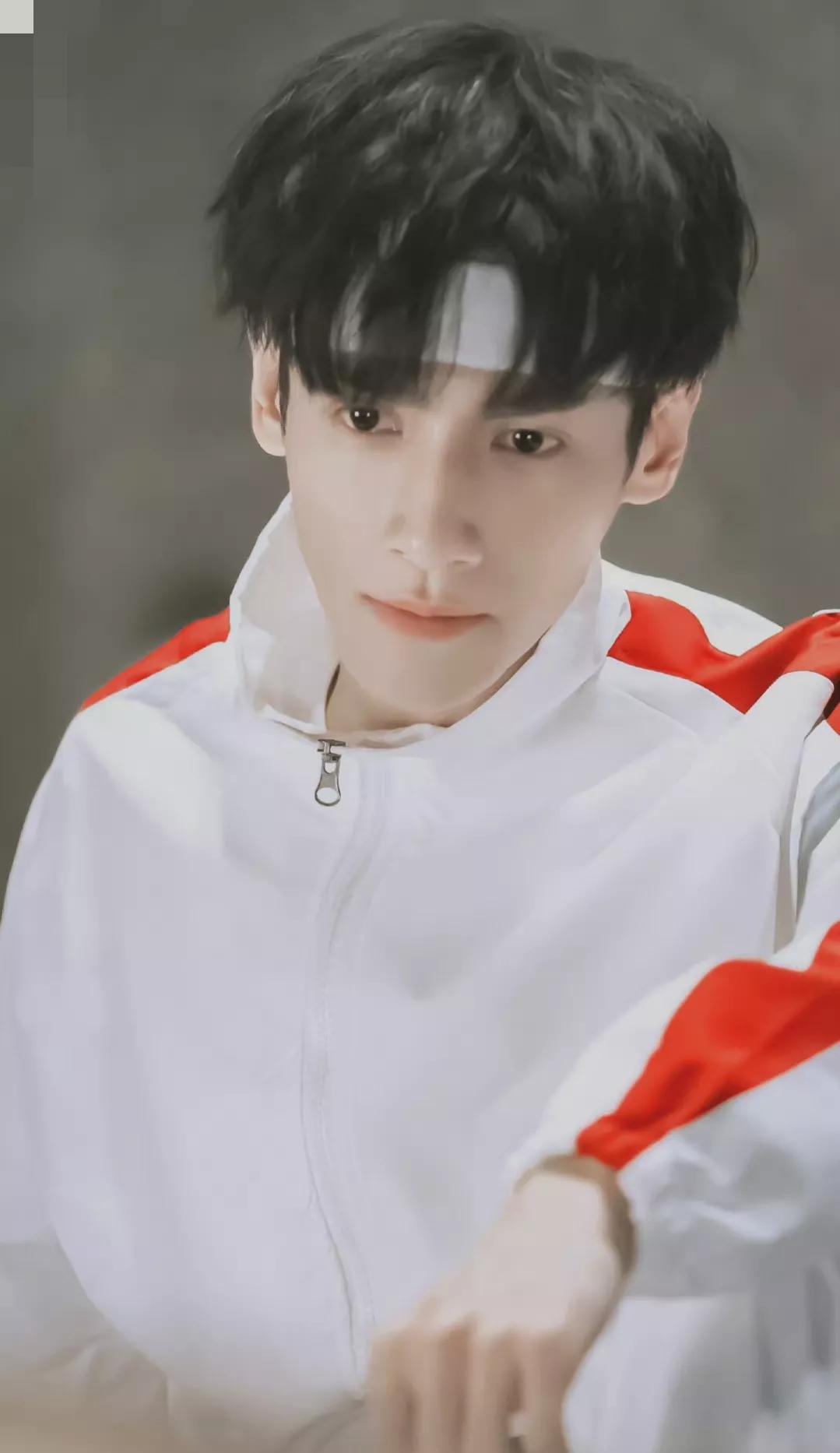 打篮球帅哥图片大全(戴发带好看的男星,只认这九位,篮球场上的男神